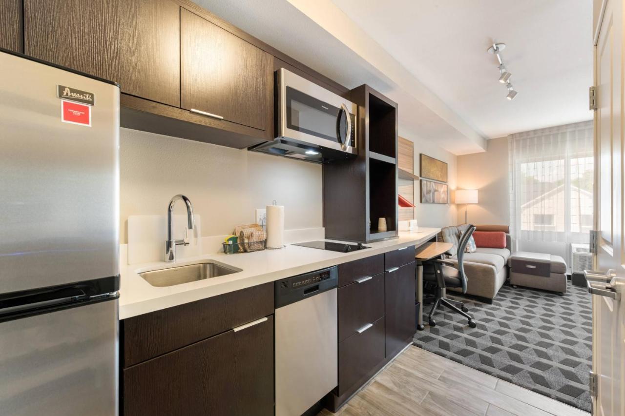 Towneplace Suites By Marriott Greensboro Coliseum Area Eksteriør bilde