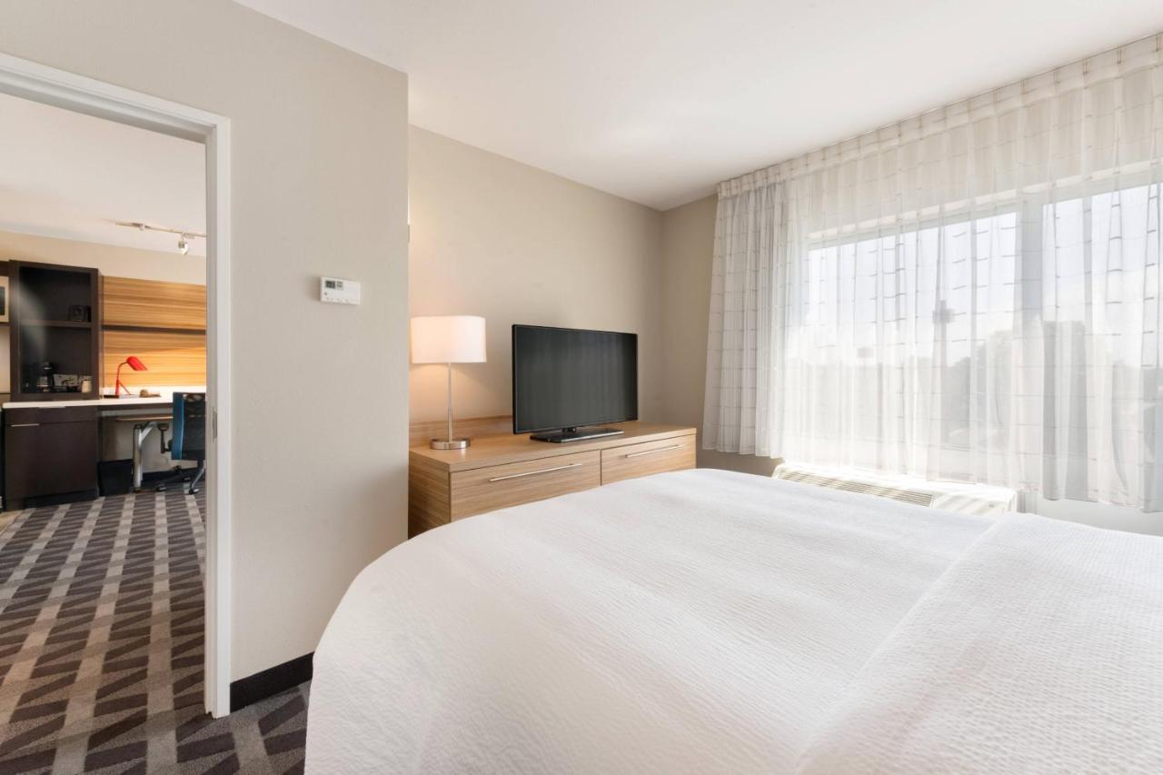 Towneplace Suites By Marriott Greensboro Coliseum Area Eksteriør bilde