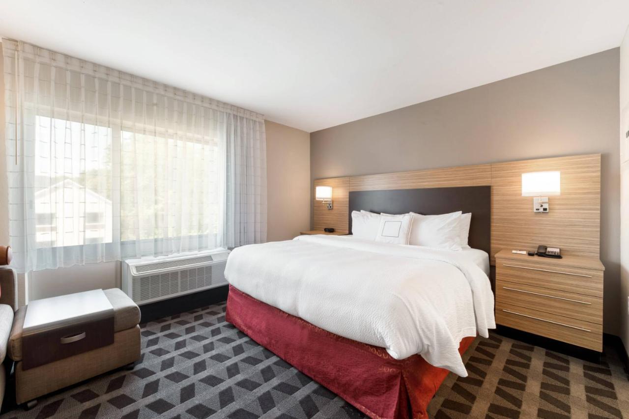 Towneplace Suites By Marriott Greensboro Coliseum Area Eksteriør bilde